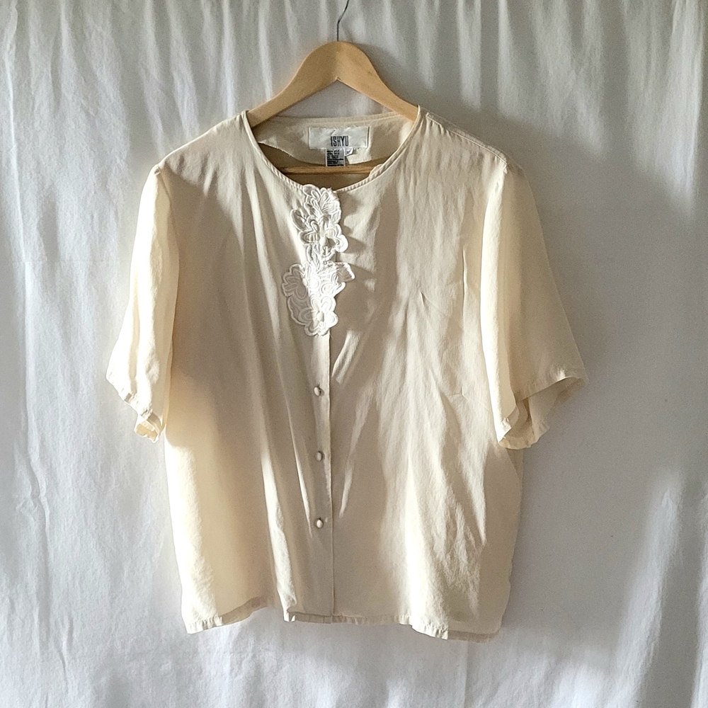100% silk Ishyu Short Sleeve Blouse Floral Embroidery Detail 12